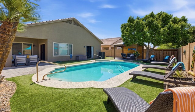 Spacious 5-bdrm house w/pool close to Westgate, State Farm Stadium.Phx Raceway