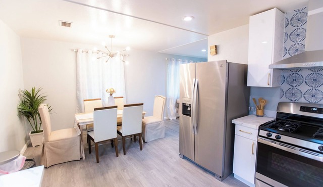 Spacious 5 Bedroom Home! Free WI-FI! AC and HEAT! in San Jose