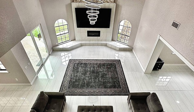 Spacious 6-bedroom house in enchanting Las Vegas with huge pool CLOSE TO AIRPORT