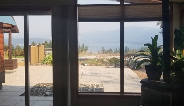 Spacious Cabin Style Home with Expansive Lakeviews! in kettle falls