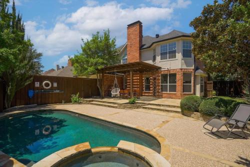Spacious & Cozy Texas Gem with Private Pool in Plano