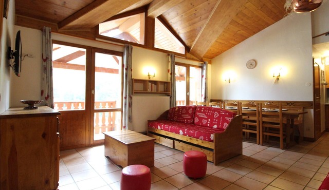 Spacious Duplex Apartment for 10-12 near Val-Cenis Slopes with Balcony & Free Wifi in Lanslevillard