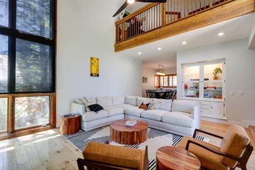 Spacious Flagstaff Home w/Hot Tub & Fire Pit!