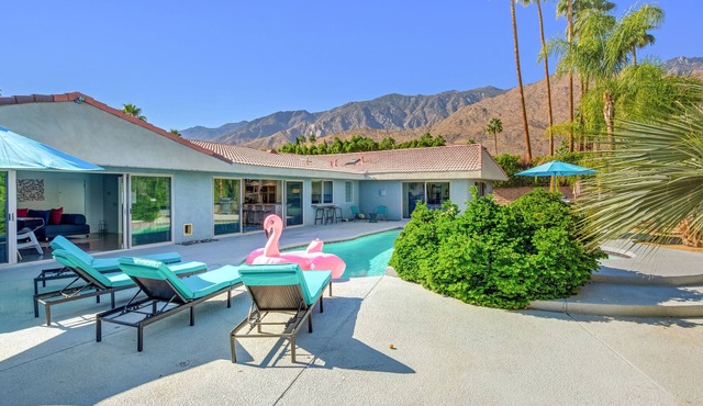 Spacious & fun Indian Canyons retreat 4BR 3.5BA w/pool, spa & casita