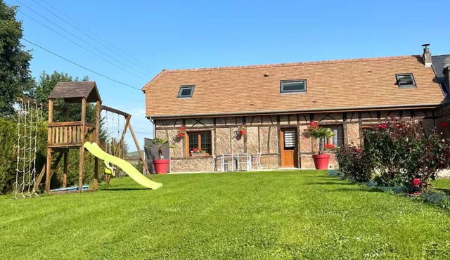 Spacious gîte with private garden and play area, ideal for families in Neufchâtel-en-Bray