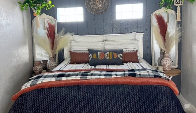 Spacious guest suite with private entrance. Pet friendly. in Tulare