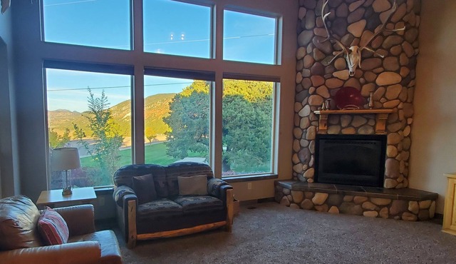Spacious Home NEW GAME ROOM!! near Brian Head Ski Resort, Bryce Canyon and Zion. in Parowan