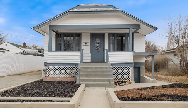 Spacious Hot Tub Haven + .4 Mi-USU Eastern