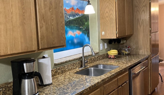 Spacious Mountain Home 5 min from trails, hiking, SUV, fishing in Mount Pleasant