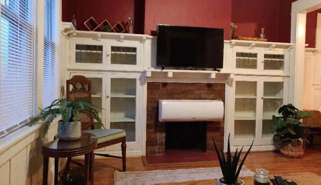 Spacious New York Style Studio Apartment Walking Distance to Hospitals