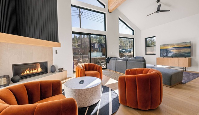 Spacious Snow Summit 5-bedroom home in gorgeous Big Bear Lake with AC
