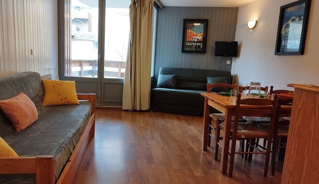 Spacious Studio for 6, Ski-In/Ski-Out, Near Shops & Sports Center in Orcières in Orcières Merlette