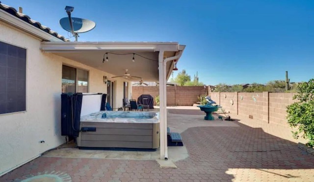 Spacious Tucson Getaway w/Private Hot Tub