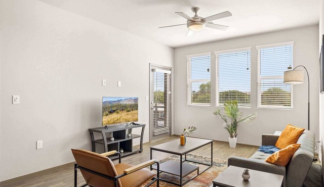 Spacious Westgate CozySuites by stadium w/pool 2