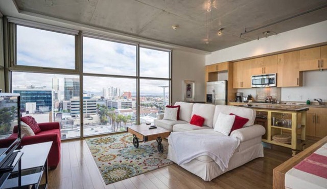 Spectacular 270 degree view- Clean and full of amenities