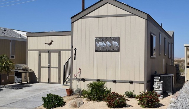 Spectacular Desert Tiny Home with Views and Mineral Hot Springs