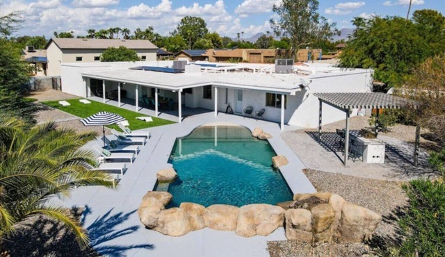Sprawling Home with Heated Pool - Pickleball - Basketball - Game Room - Fire Pit - Games Galore
