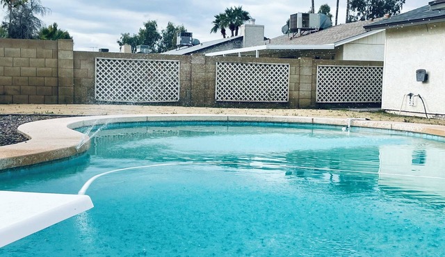 StoneHeart Hidden Gem is a 3-bedroom house in Phoenix with AC, WiFi & Pool
