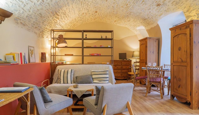 Studio Apartment 'De Caractère Classé 3' with Wi-Fi in Les Vans