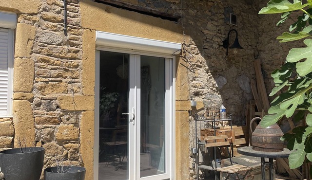 Studio aux Portes du Beaujolais in Saint-Germain-Nuelles