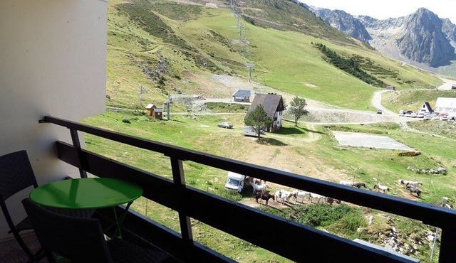 Studio cabin for 4, covered parking, 50m from slopes in La Mongie