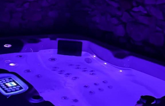 Studio calme avec jacuzzi privé in Cliousclat