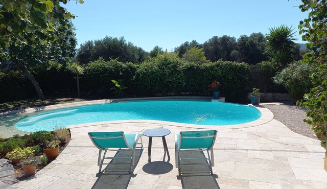 Studio Dans Villa Avec Piscine à 10min des Plages et de la Croisette in Le Cannet