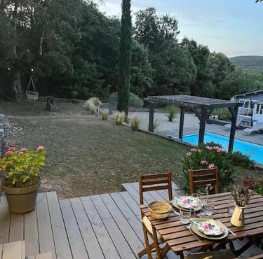 Studio Les Chênes Verts proche Gorges de l'Ardèche in Labastide-de-Virac