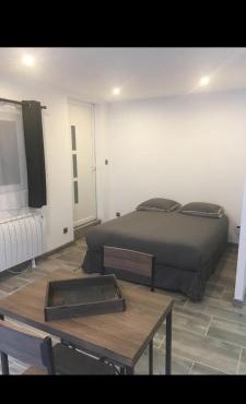 Studio Plain pied avec terrasse couverte 20m wifi et smart tv in Hérin