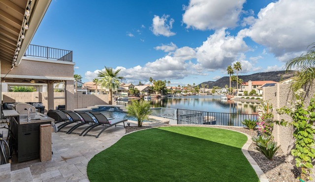 Stunning AZ Home On Lake!