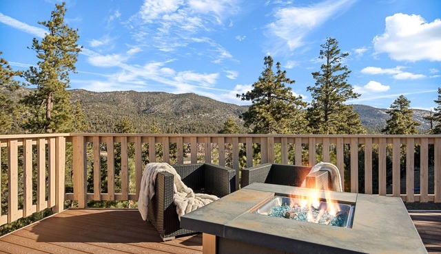 Stunning Big Bear Retreat | Amazing View | HotTub!