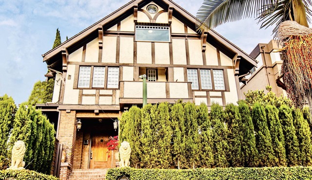 Stunning Mansion by The Convention Center & Little Italy w/HotTub AC Parking