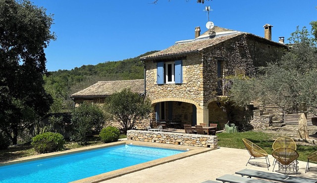 Stunning stone farmhouse with a private pool and fenced-in garden, nestled among the vineyards in SAINT MICHEL D'EUZET