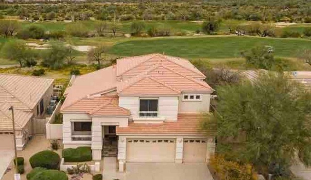STUNNING & SPACIOUS Golf Course Paradise | 🔥Pool | Balcony view | BBQ | Fire pit in Phoenix