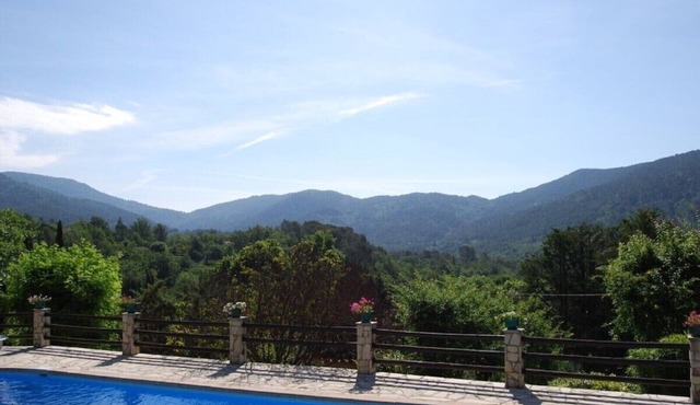 Stunning views & grounds, tennis, large heated pool, boules, olives, dream house in Bargemon
