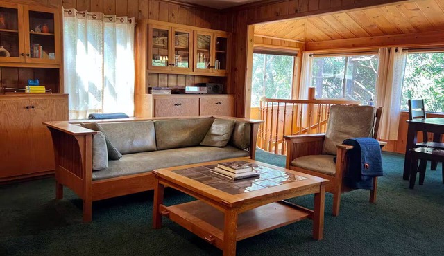 Stylish 1926 Cottage Retreat: Mountains, PCT, Lake Arrowhead, Miller's Landing