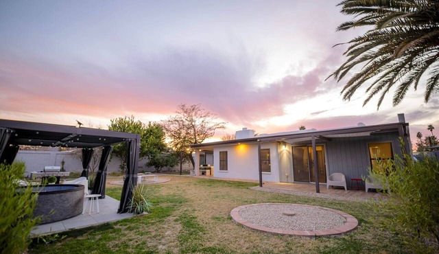 Stylish 4BR Hot Tub Pets EV Golf & Dining