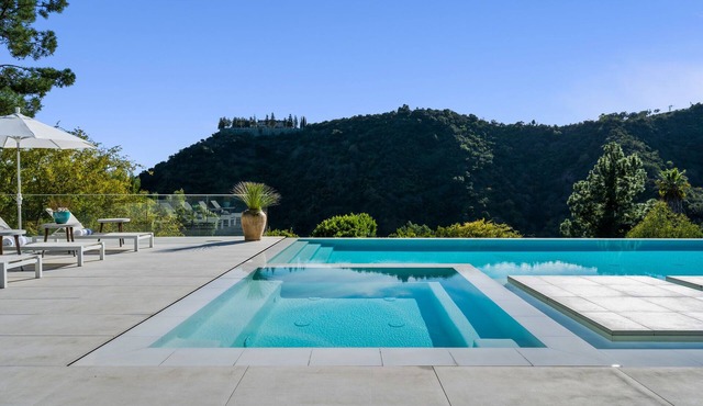 Stylish and Sophisticated Beverly Hills Gem