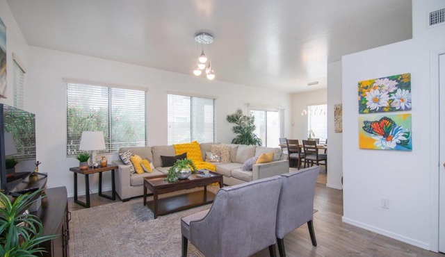 Stylish Home Phoenix - Low Rates NOW!