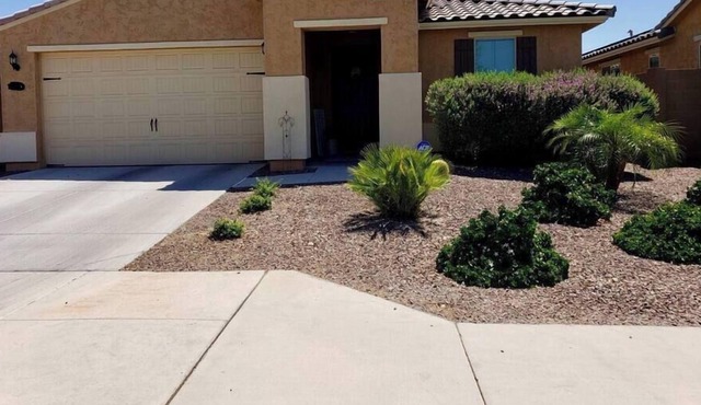 Stylish modern home w/private pool, parks, hiking in Peoria