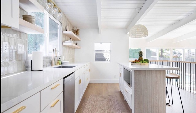 Stylish & Modern LA Family Retreat with Heated Pool Near LAX ✿ Dog Friendly! in Los Angeles