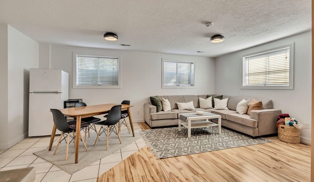 Stylish Mountain Basecamp, Serene Comfort in 650 SqFt