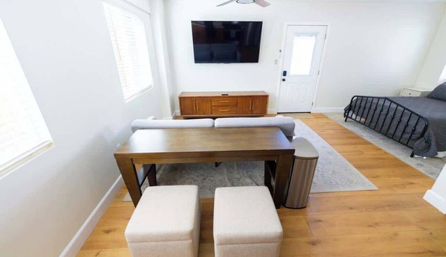 Stylish Studio Steps from Downtown Bakersfield