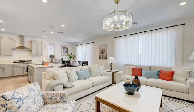 SUMMER DEAL ! Spacious 6-Bedroom Villa Near the Las Vegas Strip Sleeps up to 14