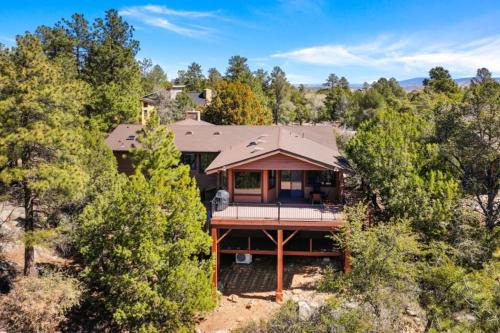 Summit Lodge- Sleeps 10, 4 Full Bath, Pet Friendly in Prescott