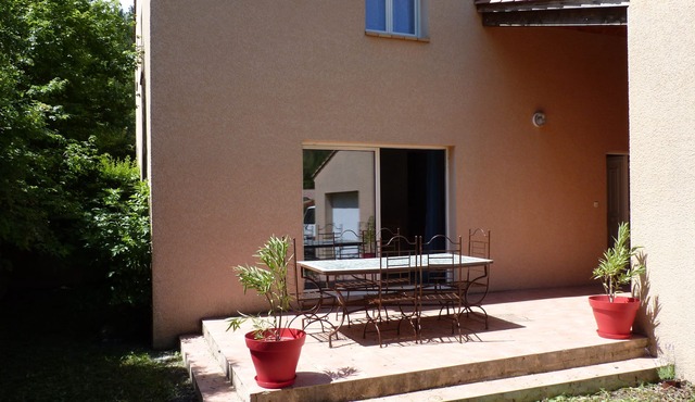 Sun, freshness, calm, Gîte 120 m² for 8 people between river and mountain in Valbelle