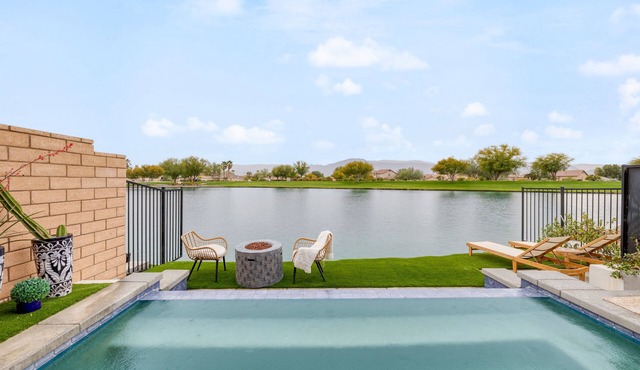 Sunburst by AvantStay | Lakefront + Mountain Views in Indio