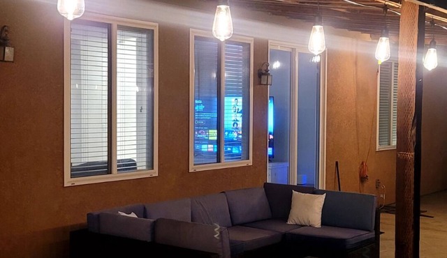 Sunnyside Door Room 2