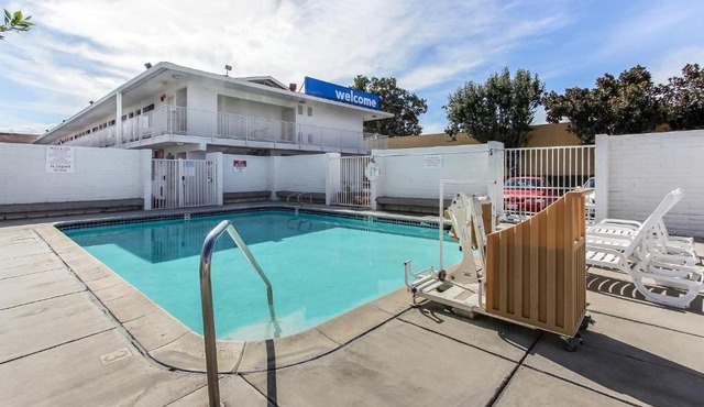 Super 8 by Wyndham Santa Clara in Santa Clara