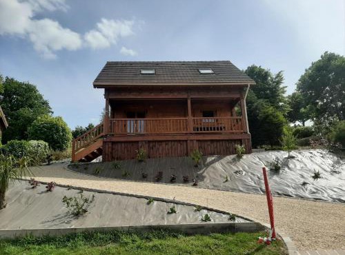 SUPERBE CHALET AVEC PISCINE CHAUFFEE Juillet et Aout in Saint-Manvieu-Bocage
